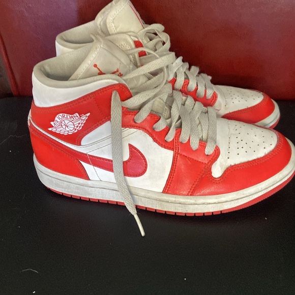 Nike Air Jordan - Red - Picture 2 of 7